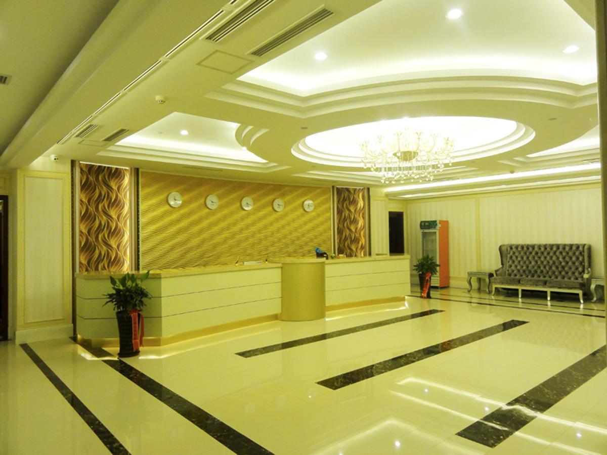 Qingdao Hua Qi Kaiserdom Hotel Exterior photo